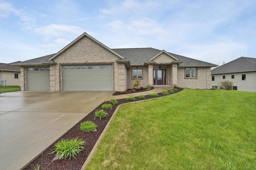 Beautiful ranch home set in a gorgeous country setting with a - photo 58
