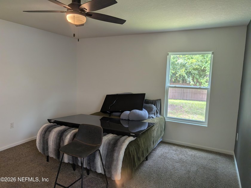 Welcome home to this beautifully maintained 3-bedroom, 2-bath - photo 8