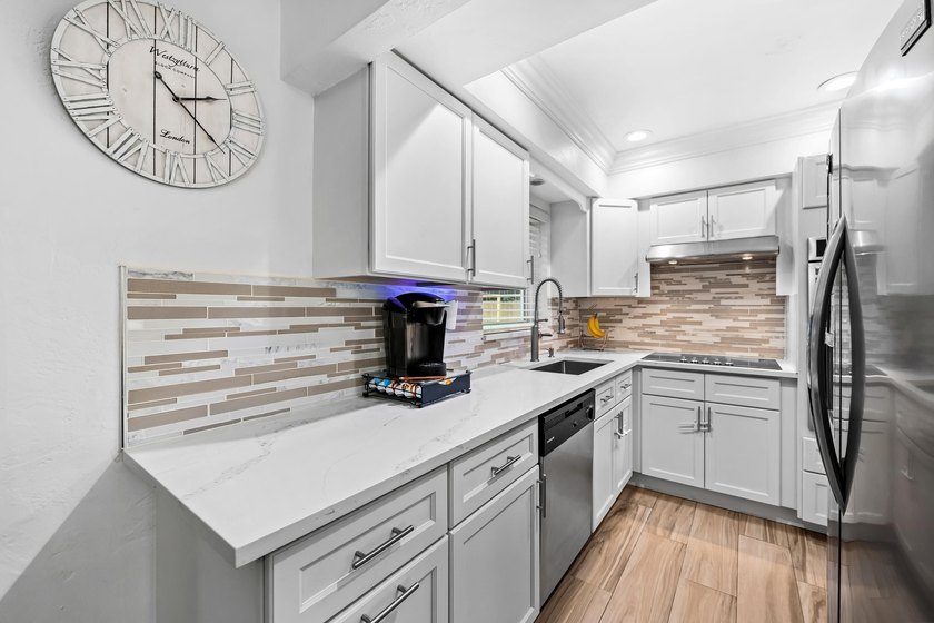 Beautifully maintained 3-bedroom, 2-bathroom one-story home - photo 2