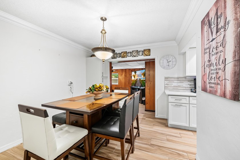 Beautifully maintained 3-bedroom, 2-bathroom one-story home - photo 6