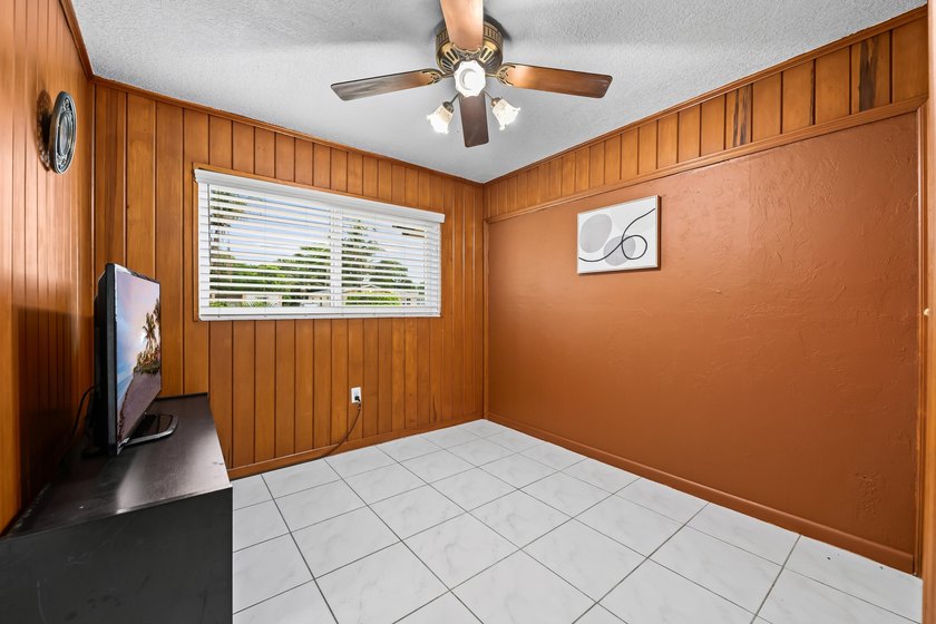 Beautifully maintained 3-bedroom, 2-bathroom one-story home - photo 10