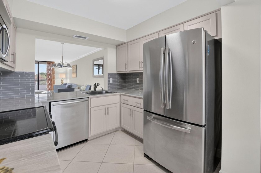 Welcome to this waterfront totally updated Penthouse condominium - photo 2