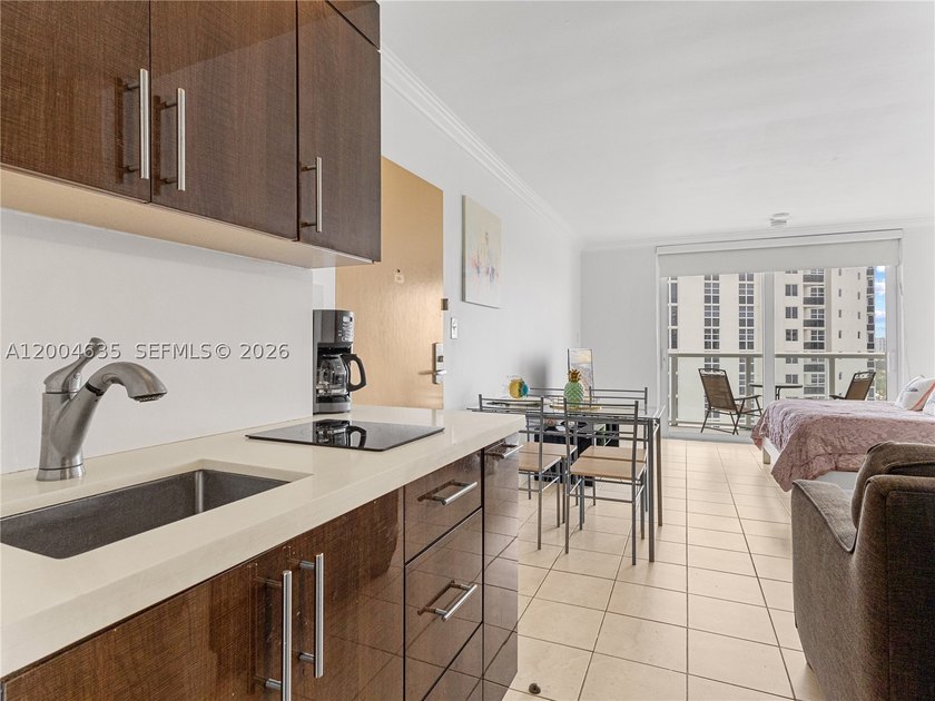 Oceanfront studio with private BALCONY in Sunny Isles Beach - photo 12