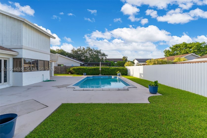 NO HOA !! Welcome to this beautifully maintained 4-bedroom, 2 - photo 29