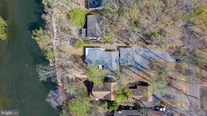 Welcome to your lakefront dream home in the highly sought-after - photo 11