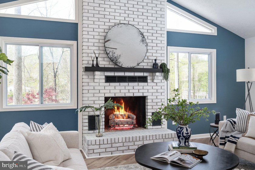 Welcome to your lakefront dream home in the highly sought-after - photo 18