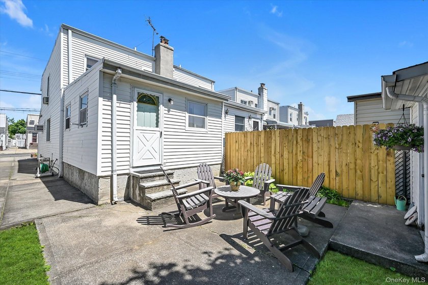 Bright, Sun-Filled Semi-Detached Colonial in Prime Northwest - photo 19