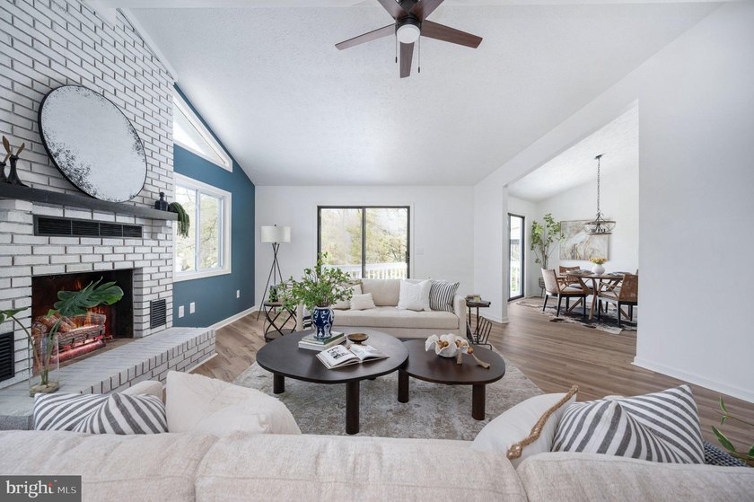 Welcome to your lakefront dream home in the highly sought-after - photo 20