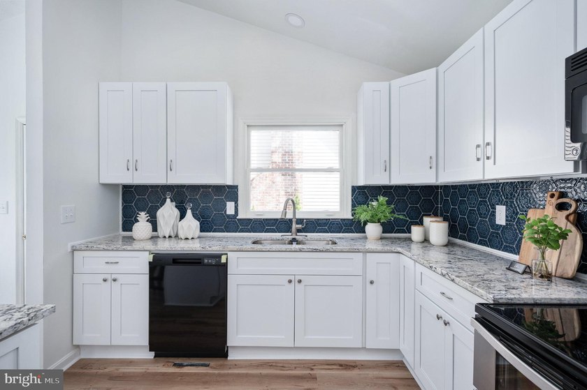 Welcome to your lakefront dream home in the highly sought-after - photo 28