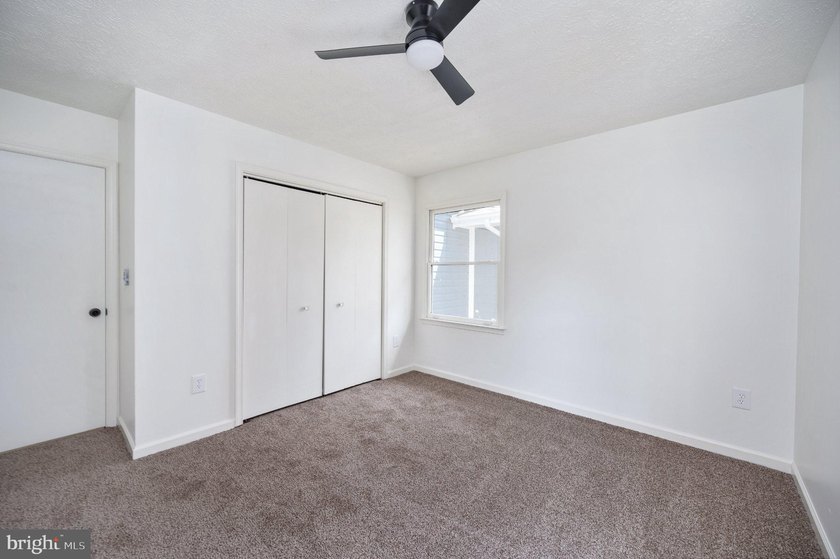 Welcome to your lakefront dream home in the highly sought-after - photo 39