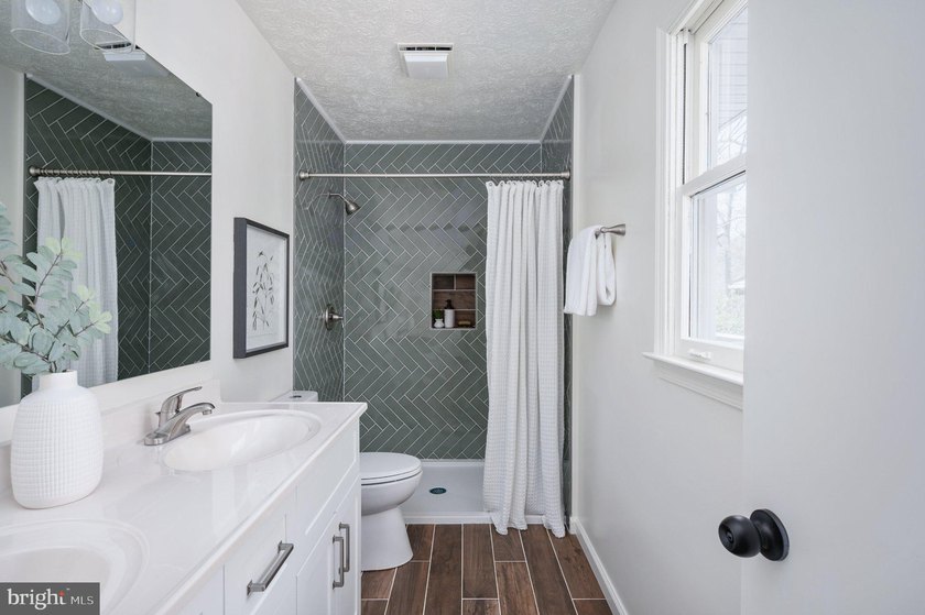 Welcome to your lakefront dream home in the highly sought-after - photo 42
