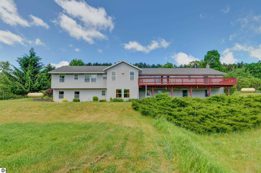 Rare opportunity to own a spacious 10 bedroom country estate on - photo 8