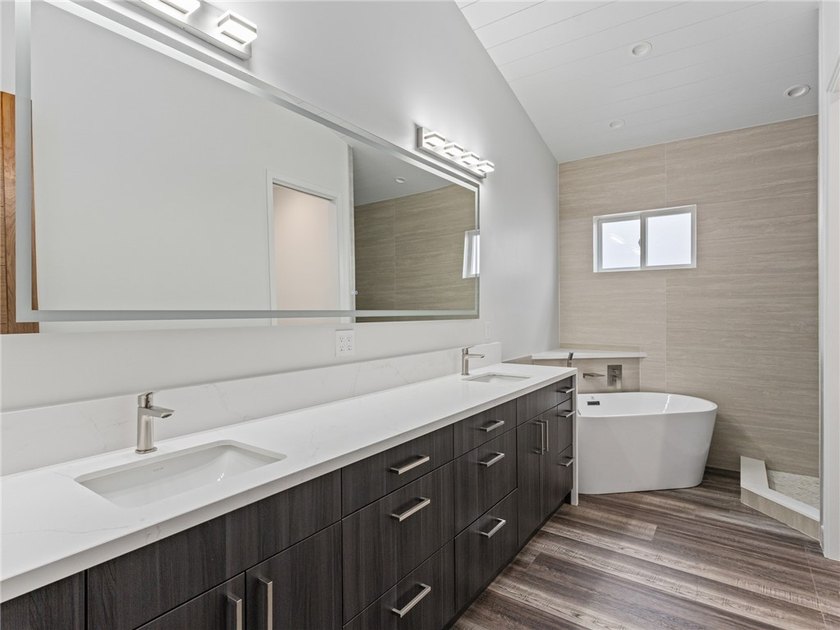 Stunning new-build house in a fantastic El Segundo location! - photo 17