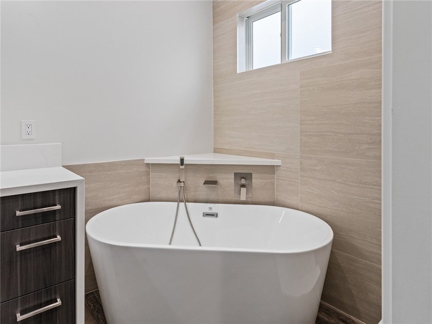 Stunning new-build house in a fantastic El Segundo location! - photo 18