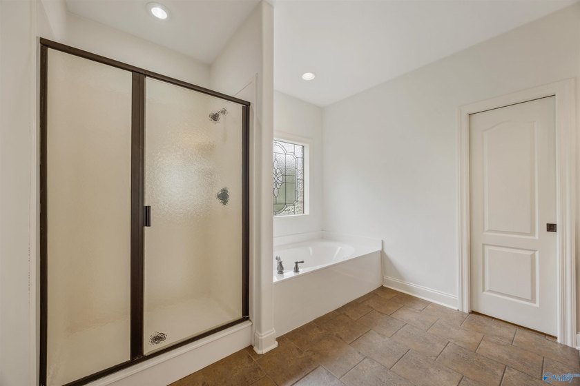 Lake-view ranch featuring 4 bedrooms, 4 full baths, a spacious - photo 21