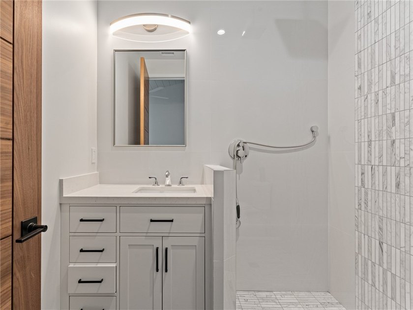 Stunning new-build house in a fantastic El Segundo location! - photo 22