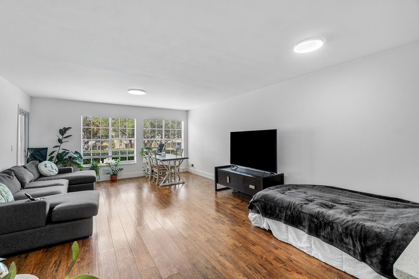 Beautifully renovated 2-bedroom, 2-bath end-unit condo in the - photo 3