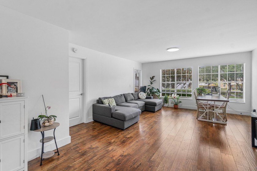 Beautifully renovated 2-bedroom, 2-bath end-unit condo in the - photo 4