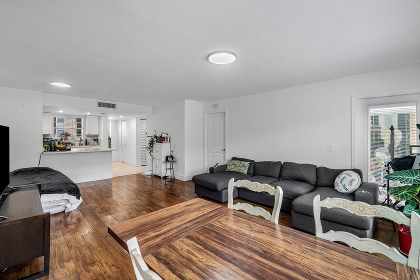Beautifully renovated 2-bedroom, 2-bath end-unit condo in the - photo 6