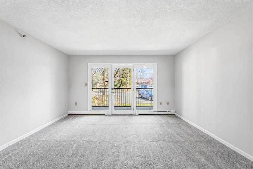Easy Living Starts Here! Imagine coming home to a beautifully - photo 3