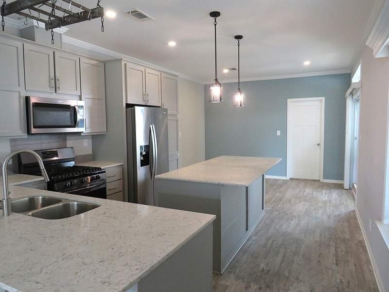 You will love this pre-owned 2021 Palm Harbor 3/2 split plan - photo 8