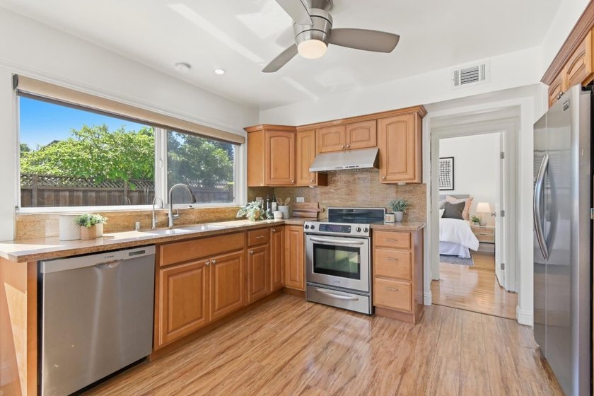50K PRICE REDUCTION. Gorgeous move-in ready 4-bedroom, 2-bath - photo 8