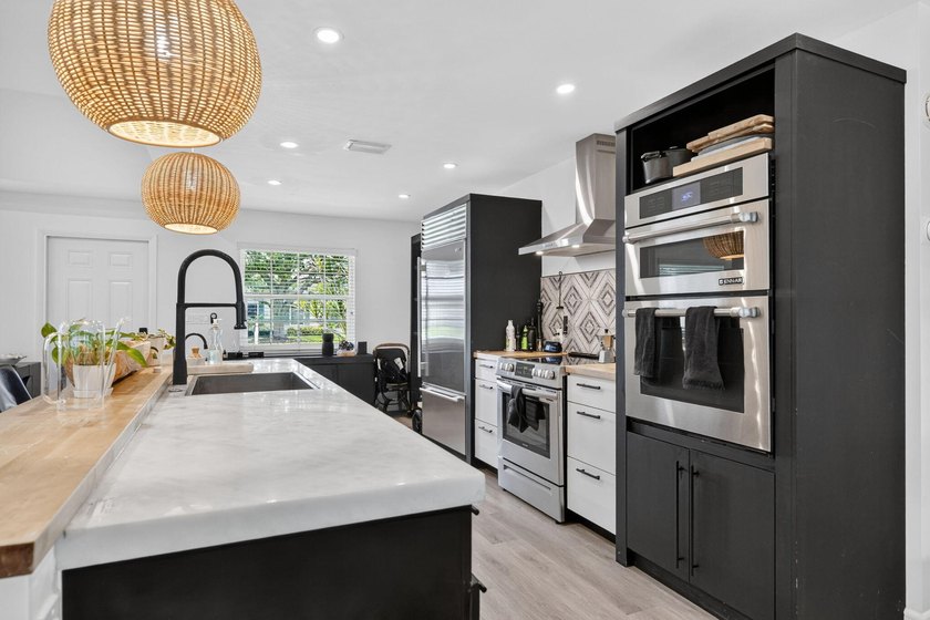 Welcome to this beautifully updated 3-bedroom, 2-bathroom - photo 5