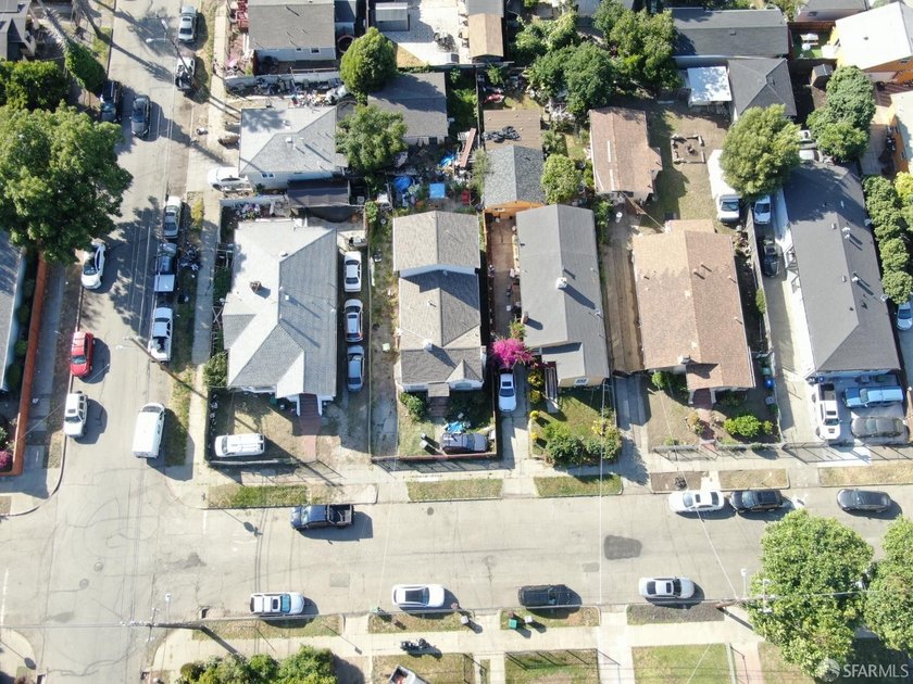 Calling all investors and first time homebuyers with a vision! - photo 2