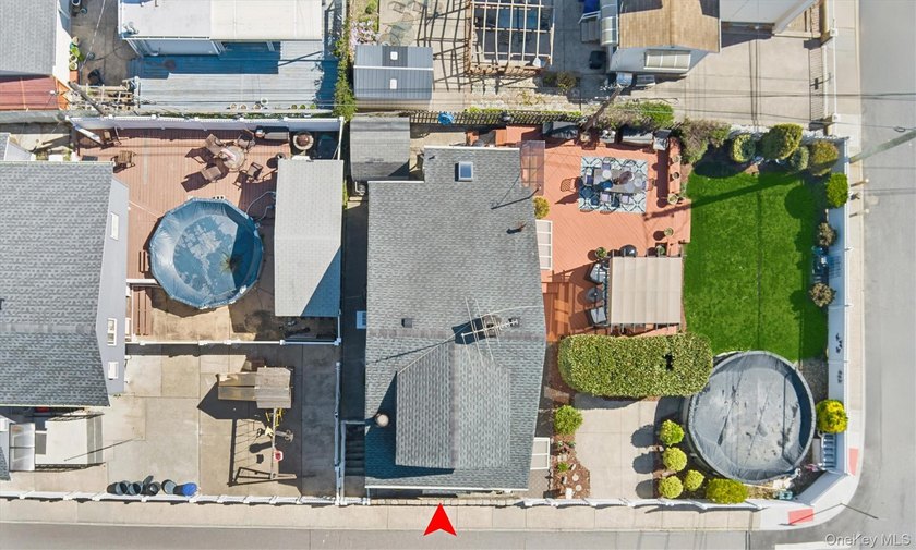 Welcome to 28 Fane Court: A Special Brooklyn Home Tucked away in - photo 30