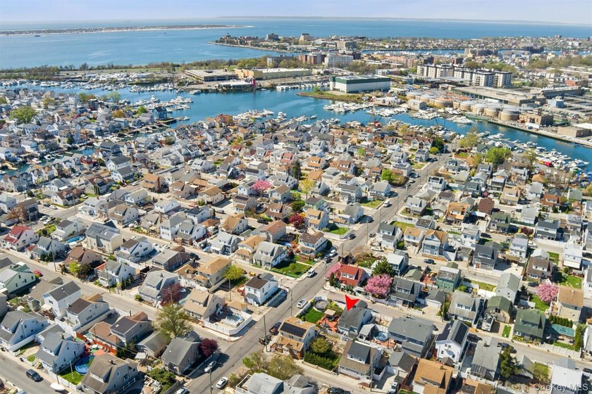Welcome to 28 Fane Court: A Special Brooklyn Home Tucked away in - photo 31