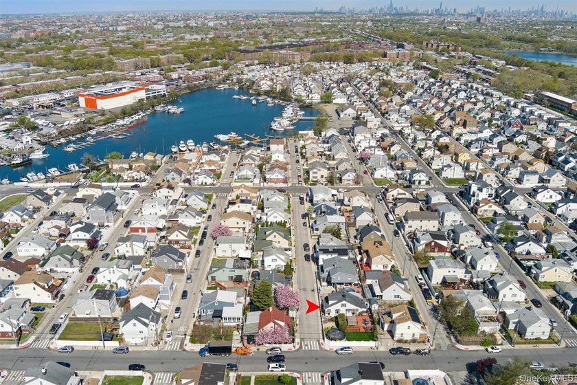Welcome to 28 Fane Court: A Special Brooklyn Home Tucked away in - photo 32