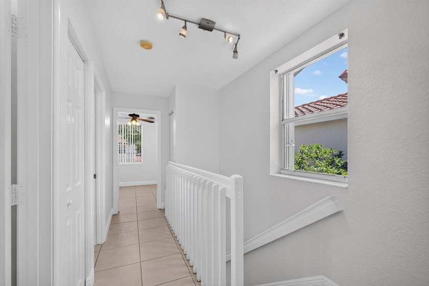 Welcome to this beautifully updated 3-bedroom, 2.5-bath 2 story - photo 16