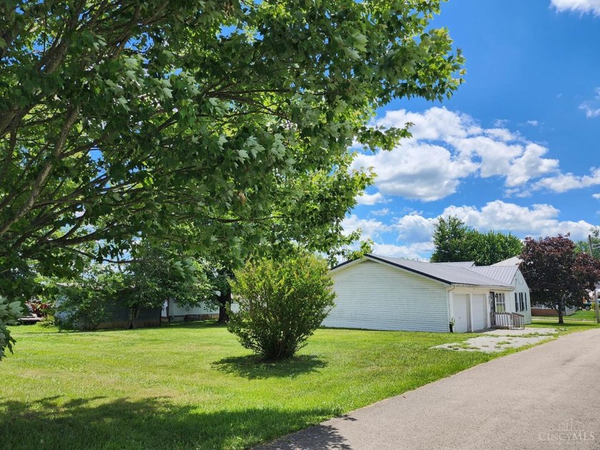 Welcome home to this charming 2 bedroom, 1 bath residence - photo 17