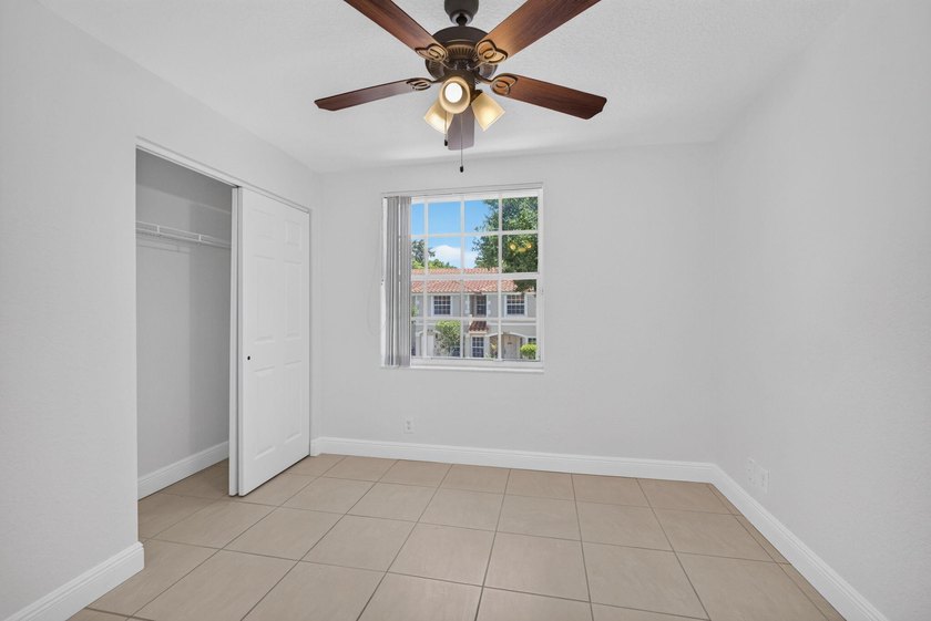 Welcome to this beautifully updated 3-bedroom, 2.5-bath 2 story - photo 23