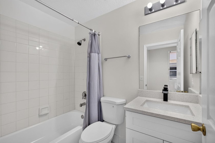 Welcome to this beautifully updated 3-bedroom, 2.5-bath 2 story - photo 25