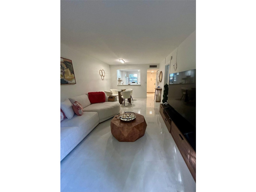 First-floor unit in the heart of Margate, completely remodeled - photo 8
