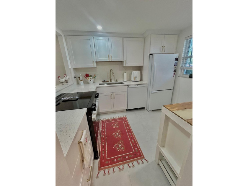 First-floor unit in the heart of Margate, completely remodeled - photo 10