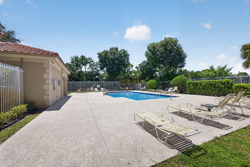 Welcome to this beautifully updated 3-bedroom, 2.5-bath 2 story - photo 33