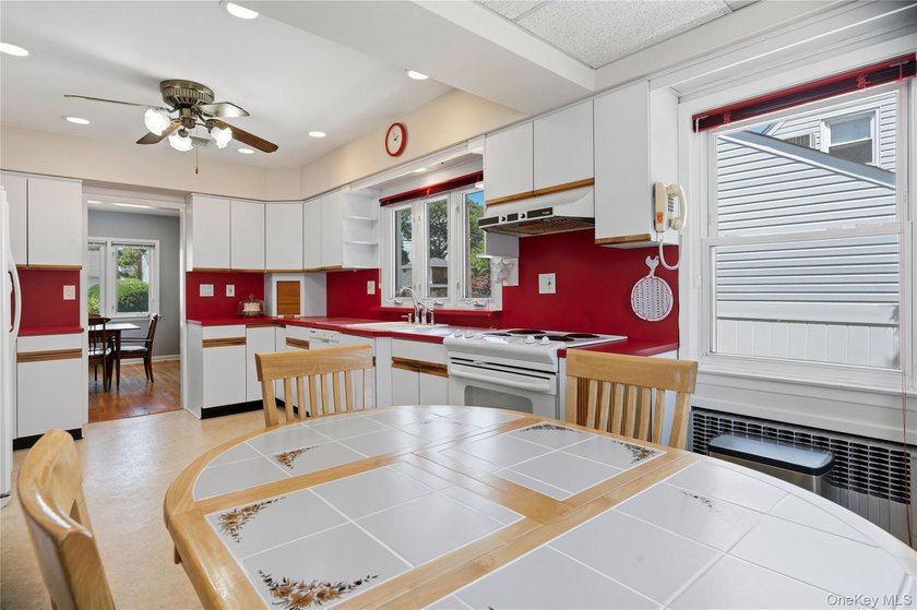 WELCOME TO YOUR NEXT HOME! SOLID BUILT 1957 HARDWOOD FLOORS - photo 18