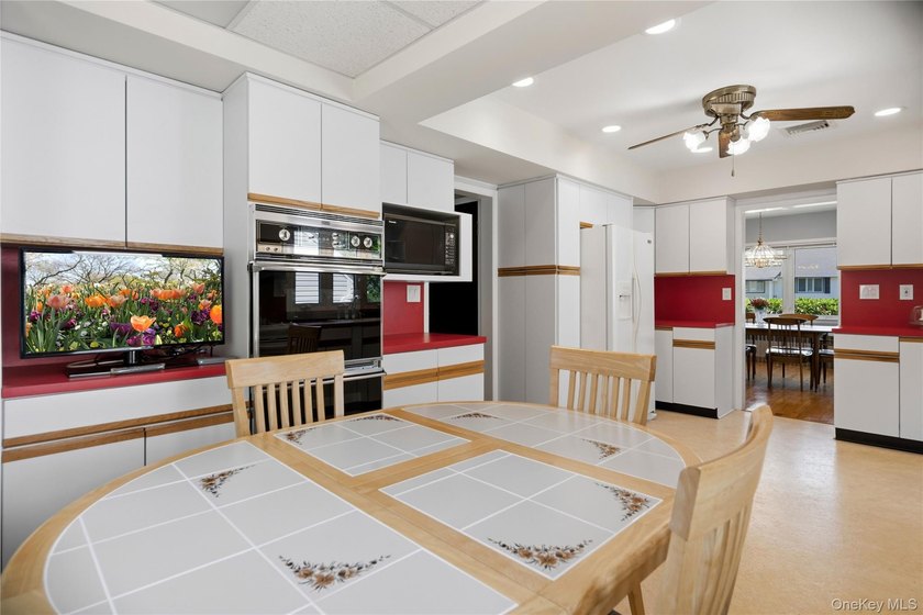 WELCOME TO YOUR NEXT HOME! SOLID BUILT 1957 HARDWOOD FLOORS - photo 23