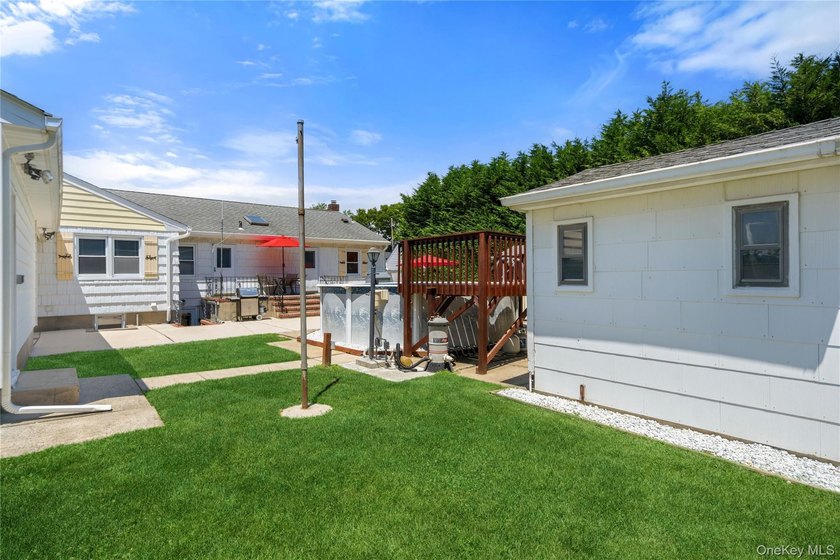 WELCOME TO YOUR NEXT HOME! SOLID BUILT 1957 HARDWOOD FLOORS - photo 42
