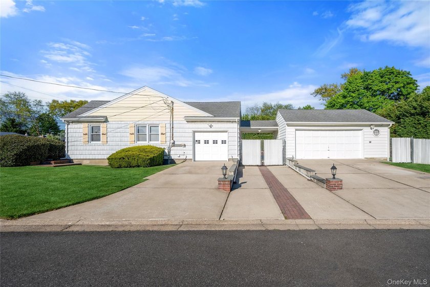 WELCOME TO YOUR NEXT HOME! SOLID BUILT 1957 HARDWOOD FLOORS - photo 43