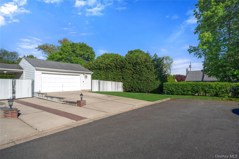 WELCOME TO YOUR NEXT HOME! SOLID BUILT 1957 HARDWOOD FLOORS - photo 44