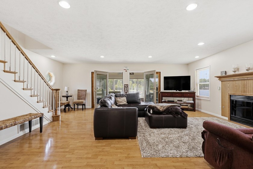 Highly desirable Lake Montcalm waterfront! Offering a turn-key - photo 18