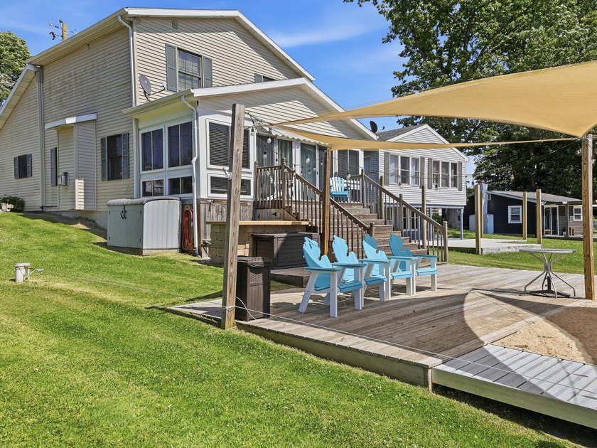 Highly desirable Lake Montcalm waterfront! Offering a turn-key - photo 29