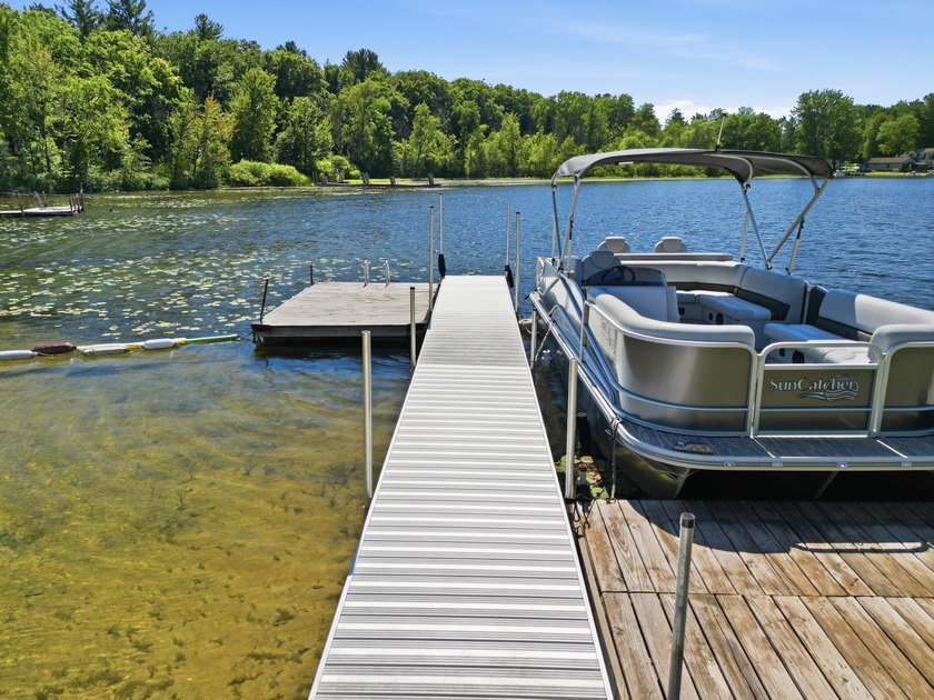 Highly desirable Lake Montcalm waterfront! Offering a turn-key - photo 31