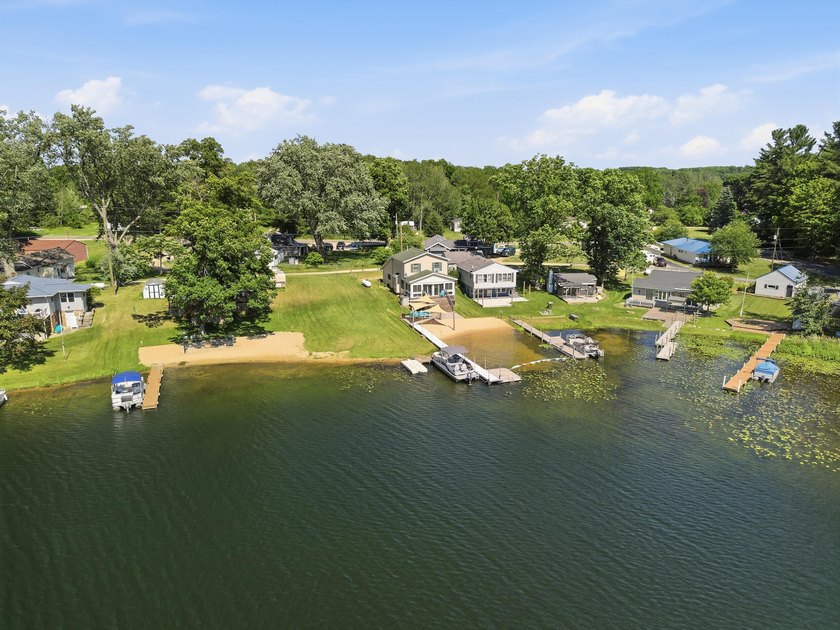 Highly desirable Lake Montcalm waterfront! Offering a turn-key - photo 32