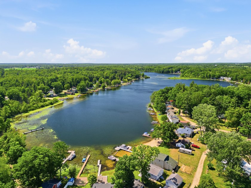 Highly desirable Lake Montcalm waterfront! Offering a turn-key - photo 33