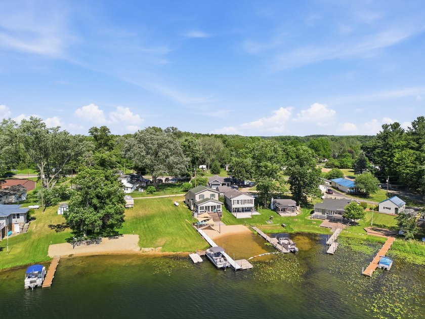 Highly desirable Lake Montcalm waterfront! Offering a turn-key - photo 34