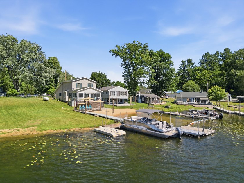 Highly desirable Lake Montcalm waterfront! Offering a turn-key - photo 35